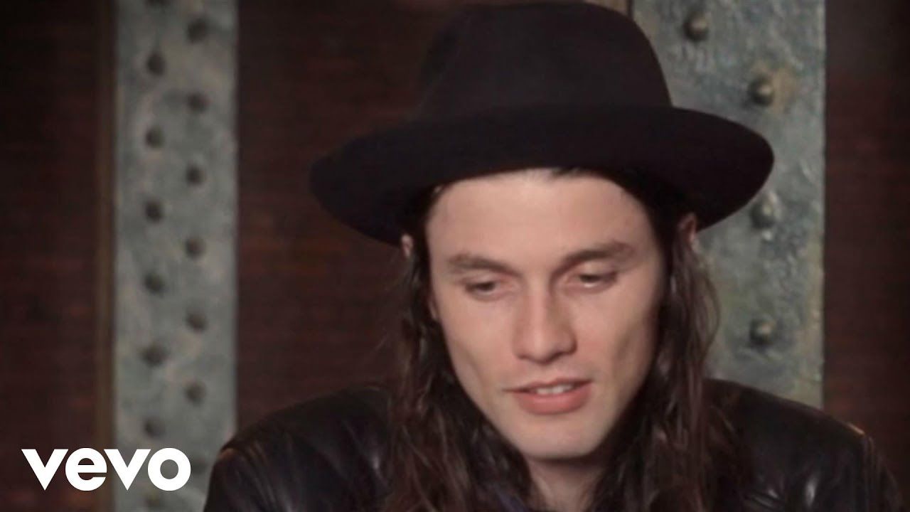 James Bay – Interview from #VevoHalloween 2015